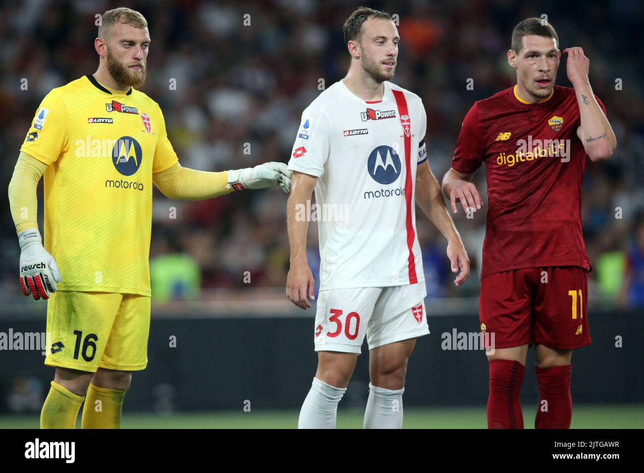 Rom, Italien. 30. August 2022. ROM, Italien - 30.08.2022: Michele Di Gregorio (Monza), Carlos Augusto (Monza), Andrea Belotti im Einsatz während des italienischen Fußballspiels Tim Serie A zwischen AS Roma und Monza Calcio im Olympiastadion in Rom. Kredit: Unabhängige Fotoagentur/Alamy Live Nachrichten Stockfoto