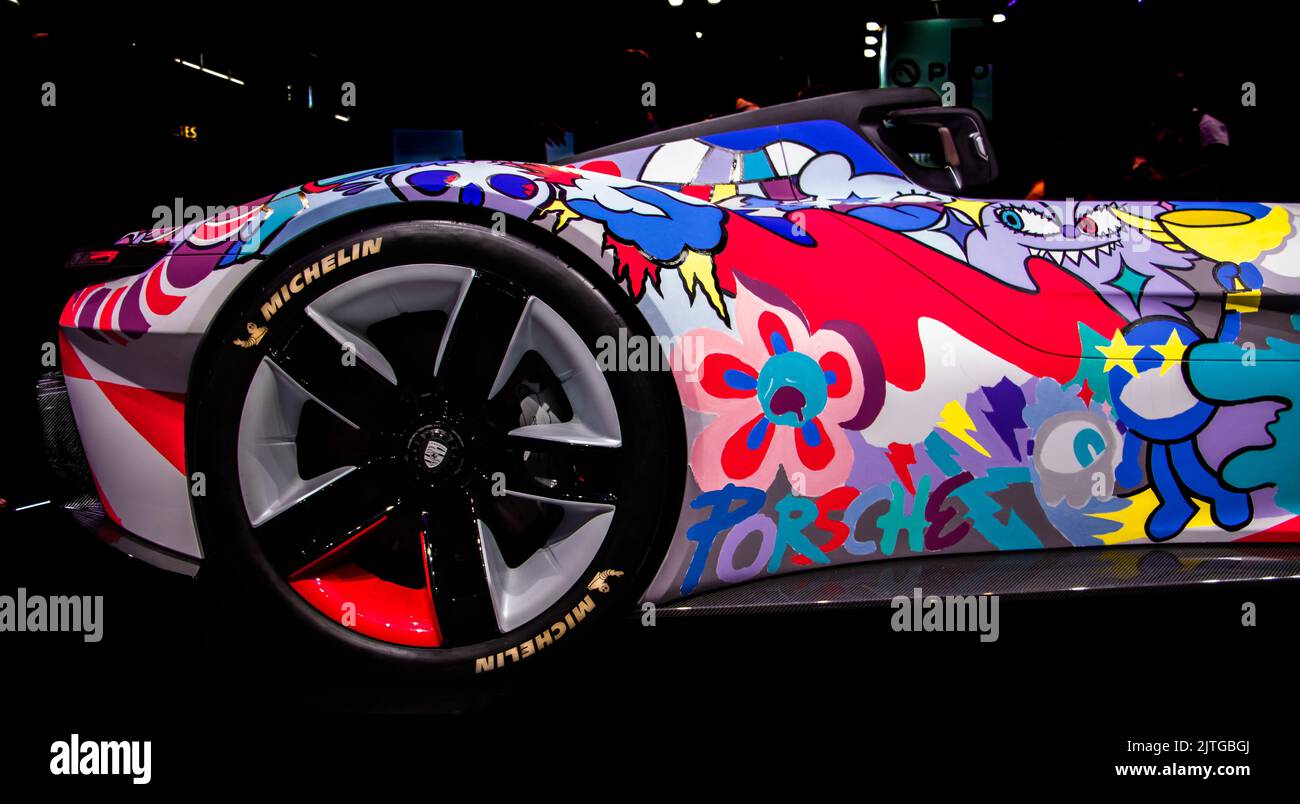 Porsche Vision GT handbemalt vom berühmten Bulgium NFT Künstler Vexx Stockfoto