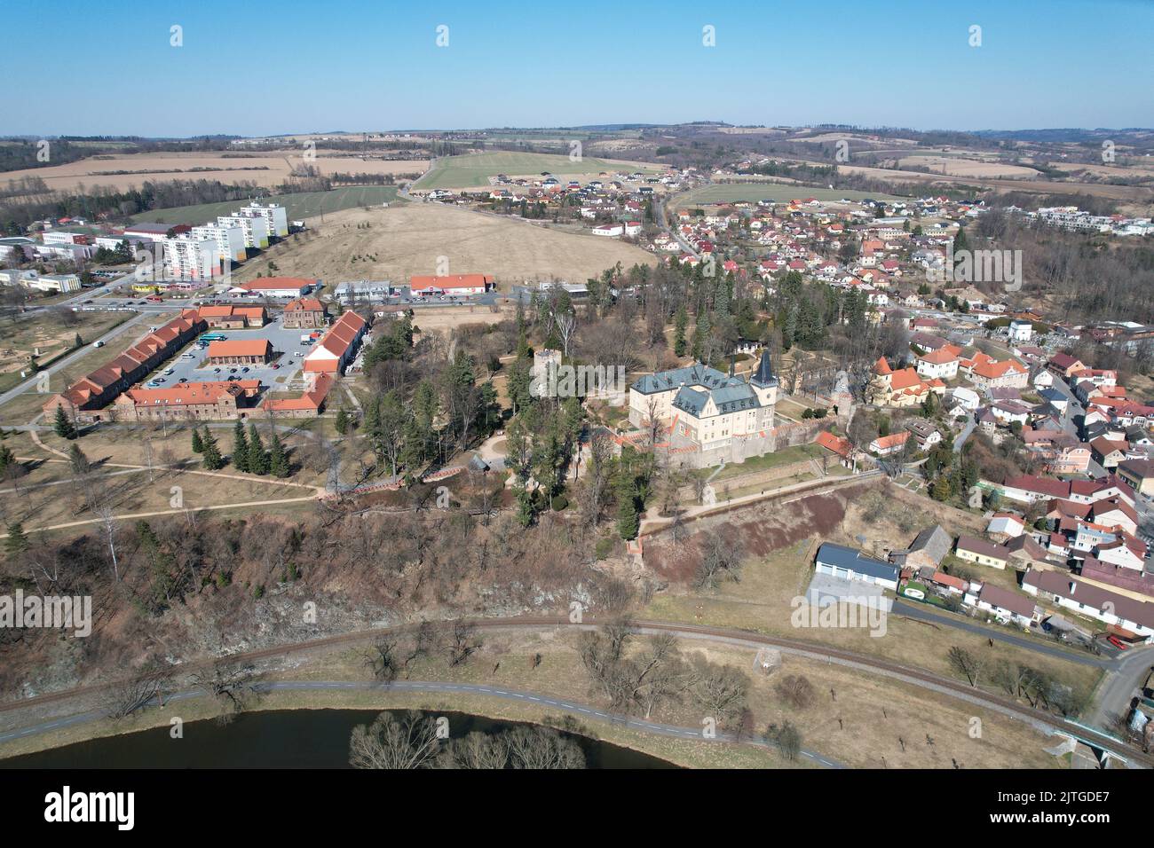 Schloss Zruc nad Sazavou (Zámek Zruč nad Sázavou) Tschechische republik, Europa, alte Burg Luftpanorama Landschaft Ansicht Stockfoto