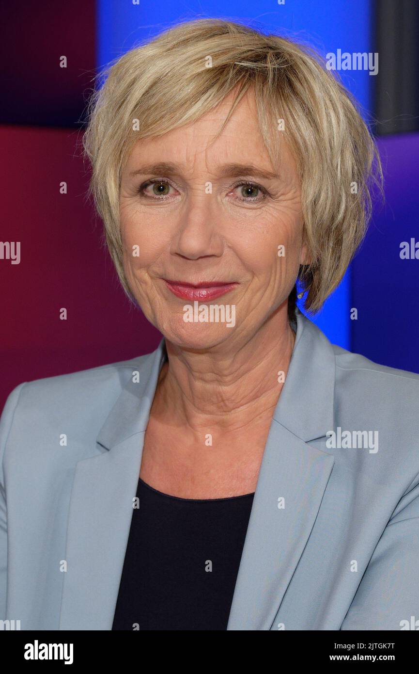 Köln, Deutschland. 30. August 2022. Autorin Amelie Fried ist im Studio der ARD-Talkshow 'Maischberger'. Quelle: Henning Kaiser/dpa/Alamy Live News Stockfoto