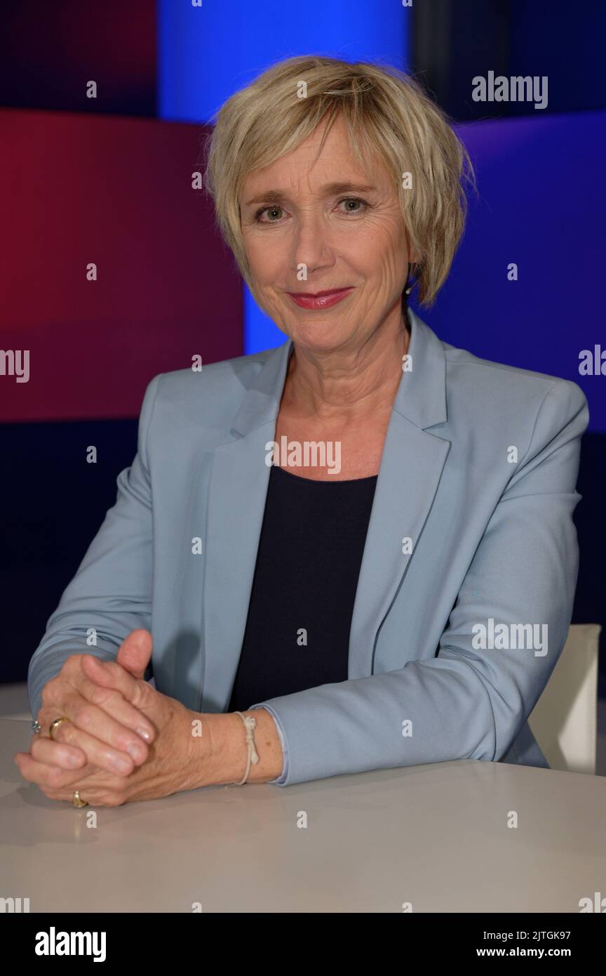Köln, Deutschland. 30. August 2022. Autorin Amelie Fried ist im Studio der ARD-Talkshow 'Maischberger'. Quelle: Henning Kaiser/dpa/Alamy Live News Stockfoto