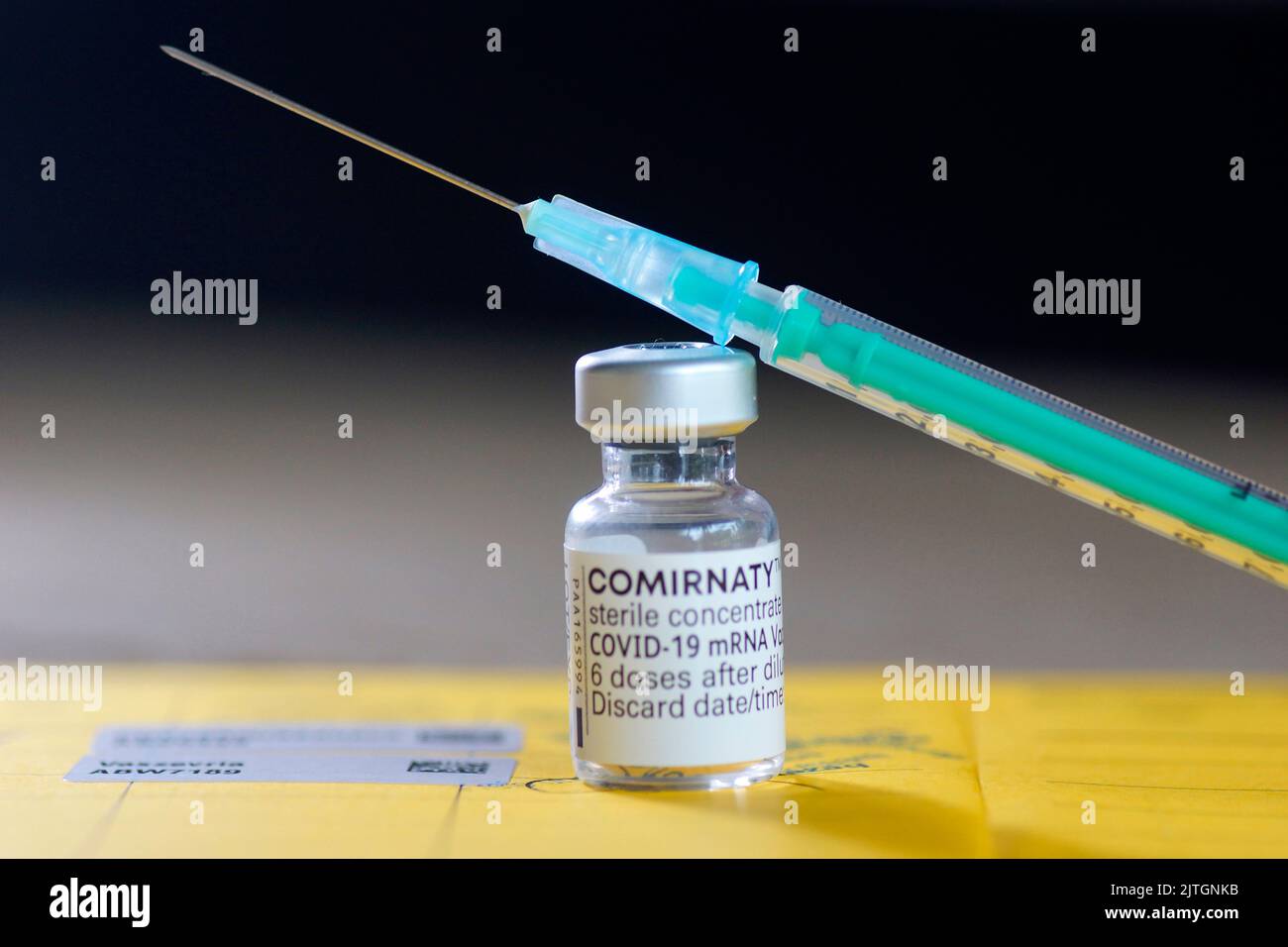 Spritze mit Impfstoff von BioNTech Pfizer gegen Covid Stockfoto