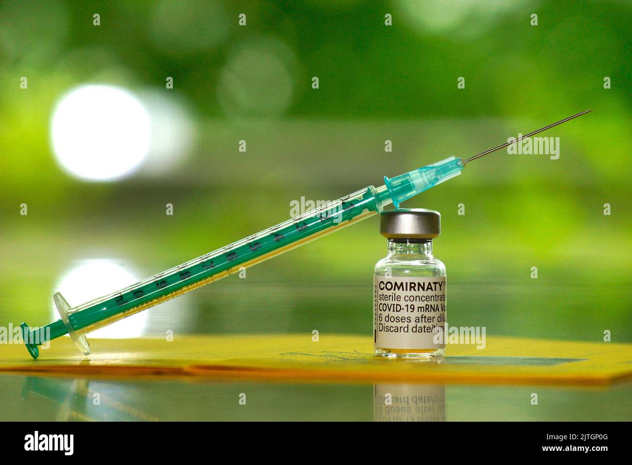 Spritze mit Impfstoff von BioNTech Pfizer gegen Covid Stockfoto