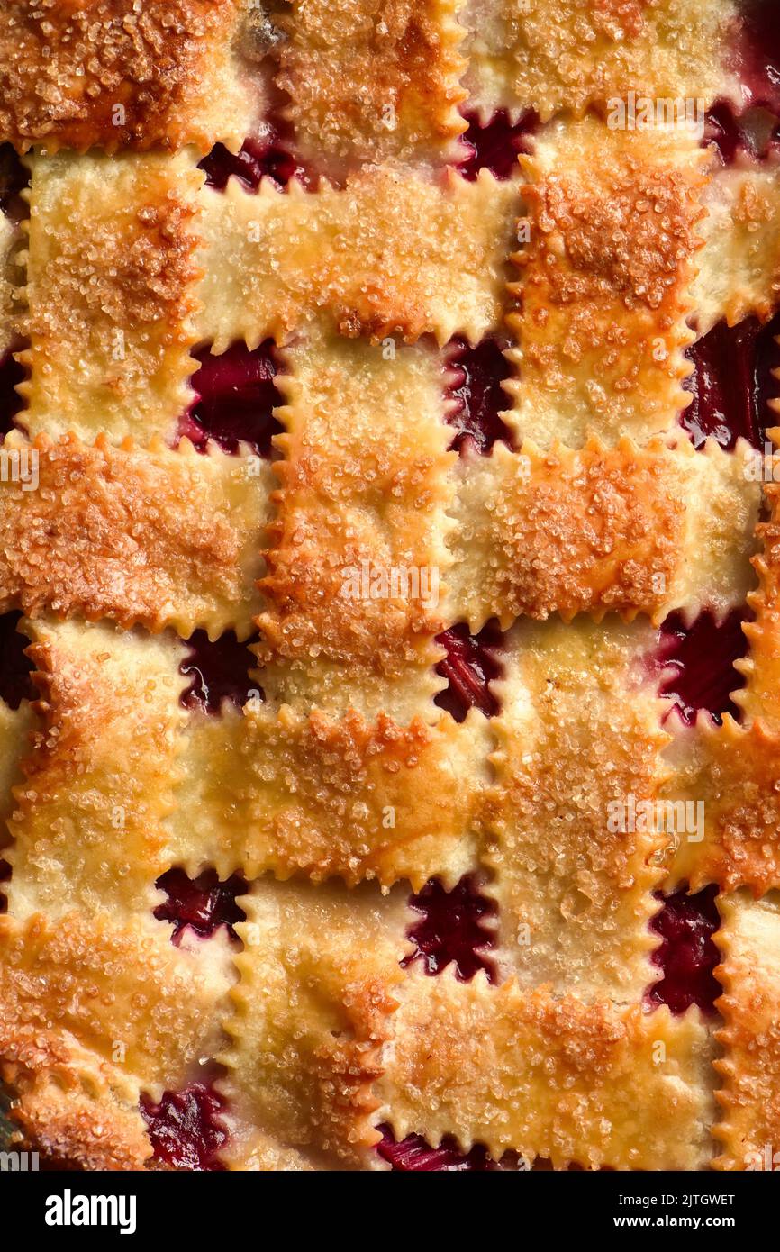 Makroaufnahme von Lattice Pastry auf Strabwerry Pie Stockfoto