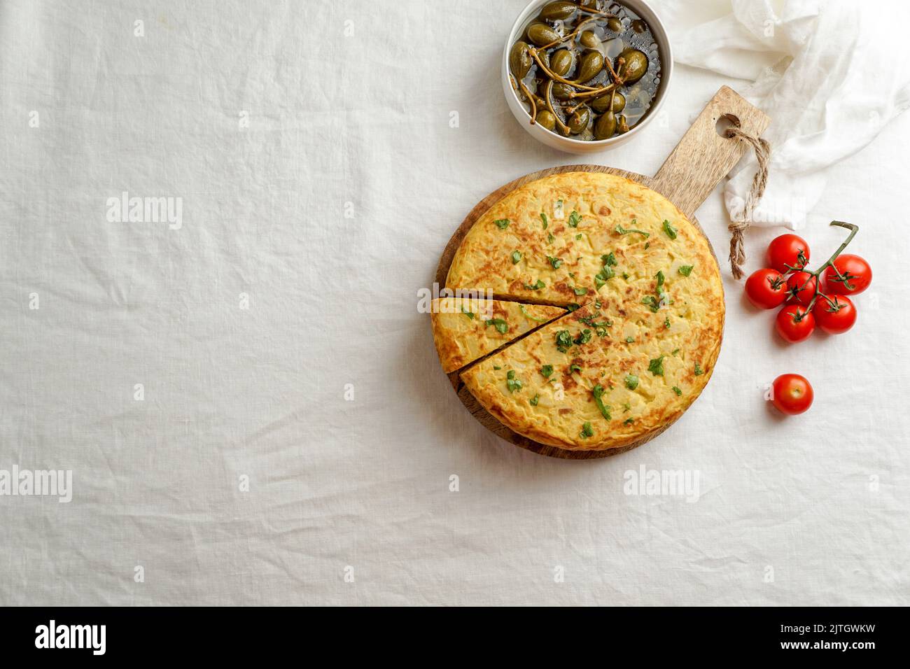 Tortilla de Patatas, spanisches Omelett mit Kartoffeln, typisch spanische Küche Stockfoto