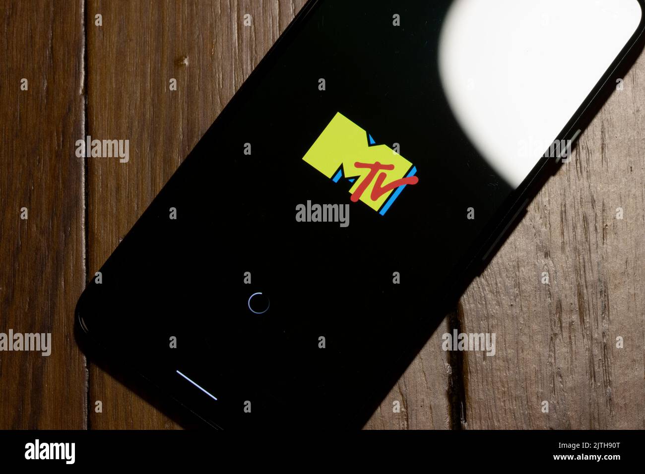 Die MTV-App wird auf einem Google Pixel-Smartphone gestartet. MTV ist ein US-amerikanischer Kabelsender der MTV Entertainment Group, die zu Paramount Media Networks gehört. Stockfoto