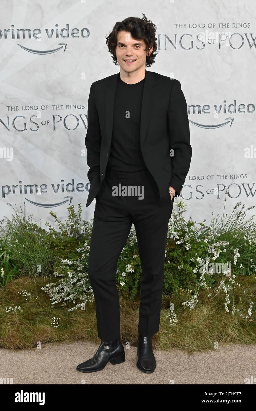 London, Großbritannien. - 30.. August 2022. Edward Bluemel kommt bei der Premiere der TV-Show „Herr der Ringe: Die Ringe der Macht“ im ODEON Luxe West End, Leicester Square, London, Großbritannien, an. - 30.. August 2022. Stockfoto