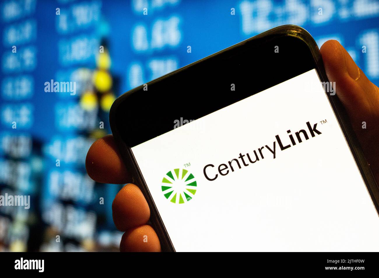 China. 25.. Juli 2022. In dieser Abbildung wird das Logo des amerikanischen Telekommunikationsunternehmens CenturyLink auf einem Smartphone-Bildschirm angezeigt. (Foto von Budrul Chukrut/SOPA Images/Sipa USA) Quelle: SIPA USA/Alamy Live News Stockfoto