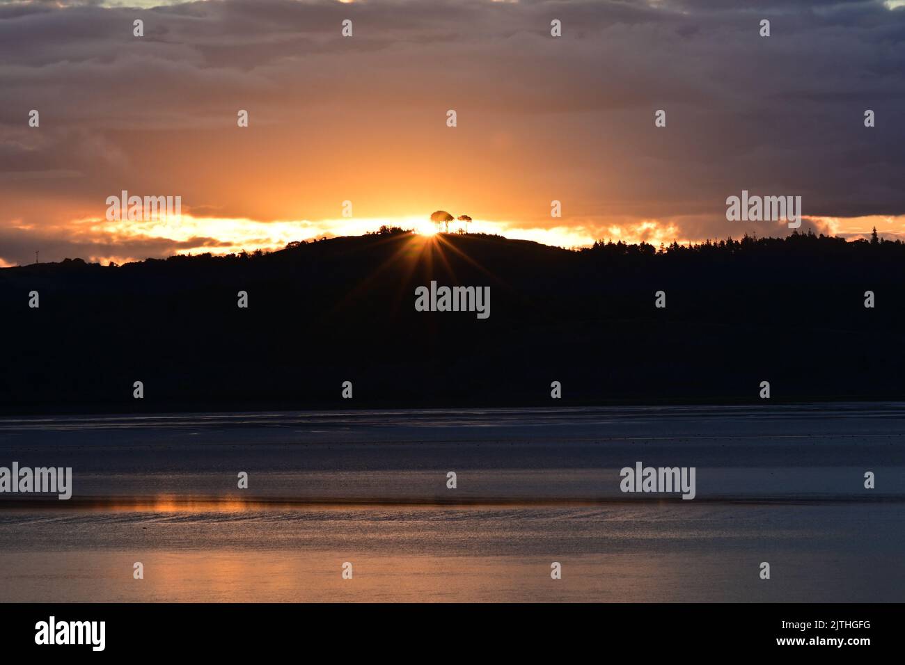 Sonnenaufgang über der Morecambe Bay von Canal Foot, Ulverston, Cumbria, August 2022 Stockfoto