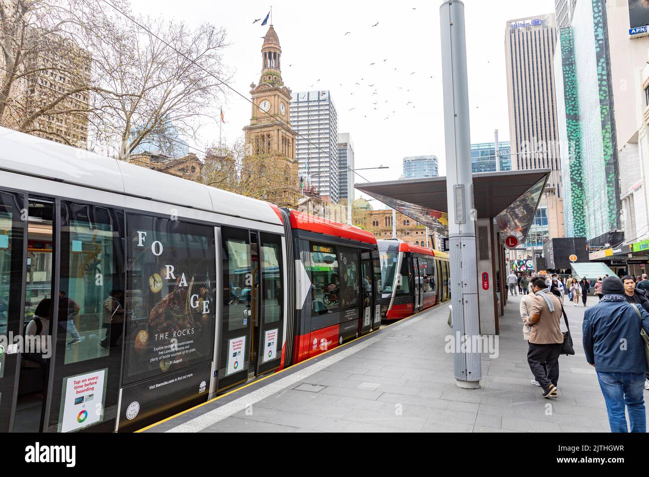 Sydney CBD Stadtbahn am Town Hall Bahnhof, Kutschenwerbung, Pendeln, Sydney, Australien Stockfoto