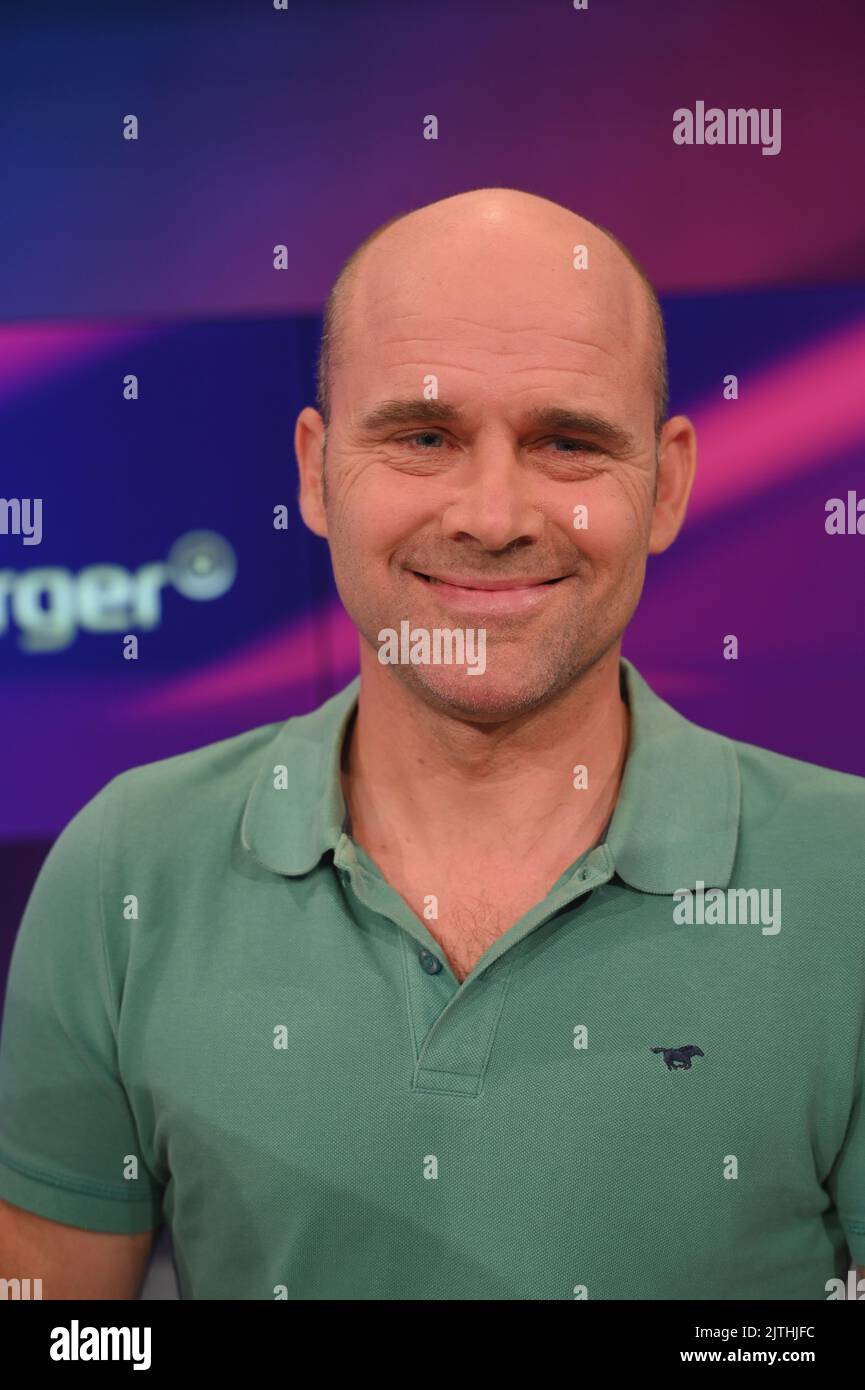 Köln, Deutschland. 30. August 2022. Der Athlet Jan Hempel, ehemaliger Weltklassespringer als Gast in der ARD-Talkshow 'Maischberger Credit: Horst Galuschka/dpa/Horst Galuschka dpa/Alamy Live News Stockfoto