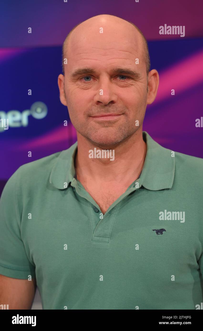 Köln, Deutschland. 30. August 2022. Der Athlet Jan Hempel, ehemaliger Weltklassespringer als Gast in der ARD-Talkshow 'Maischberger Credit: Horst Galuschka/dpa/Horst Galuschka dpa/Alamy Live News Stockfoto