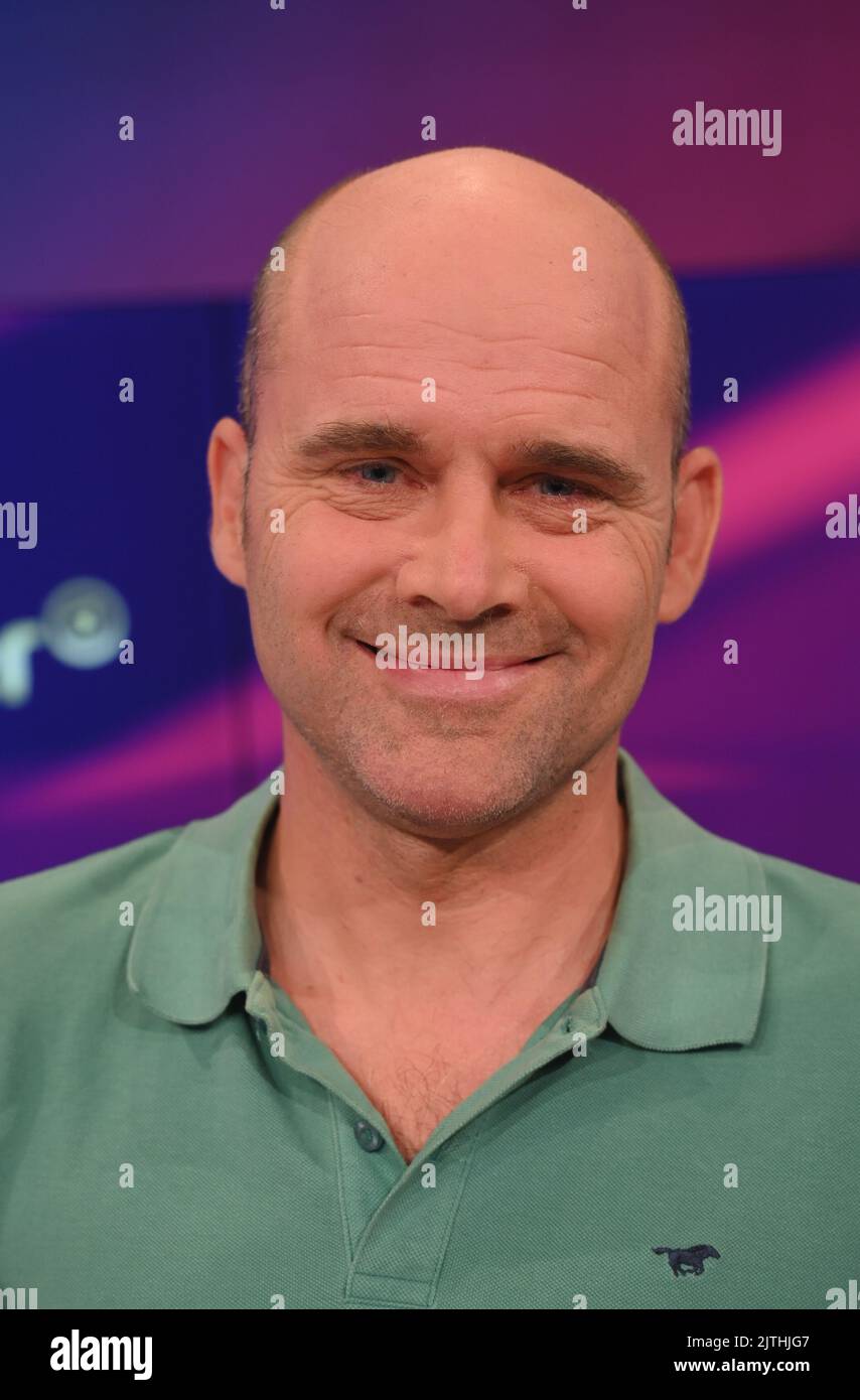 Köln, Deutschland. 30. August 2022. Der Athlet Jan Hempel, ehemaliger Weltklassespringer als Gast in der ARD-Talkshow 'Maischberger Credit: Horst Galuschka/dpa/Horst Galuschka dpa/Alamy Live News Stockfoto