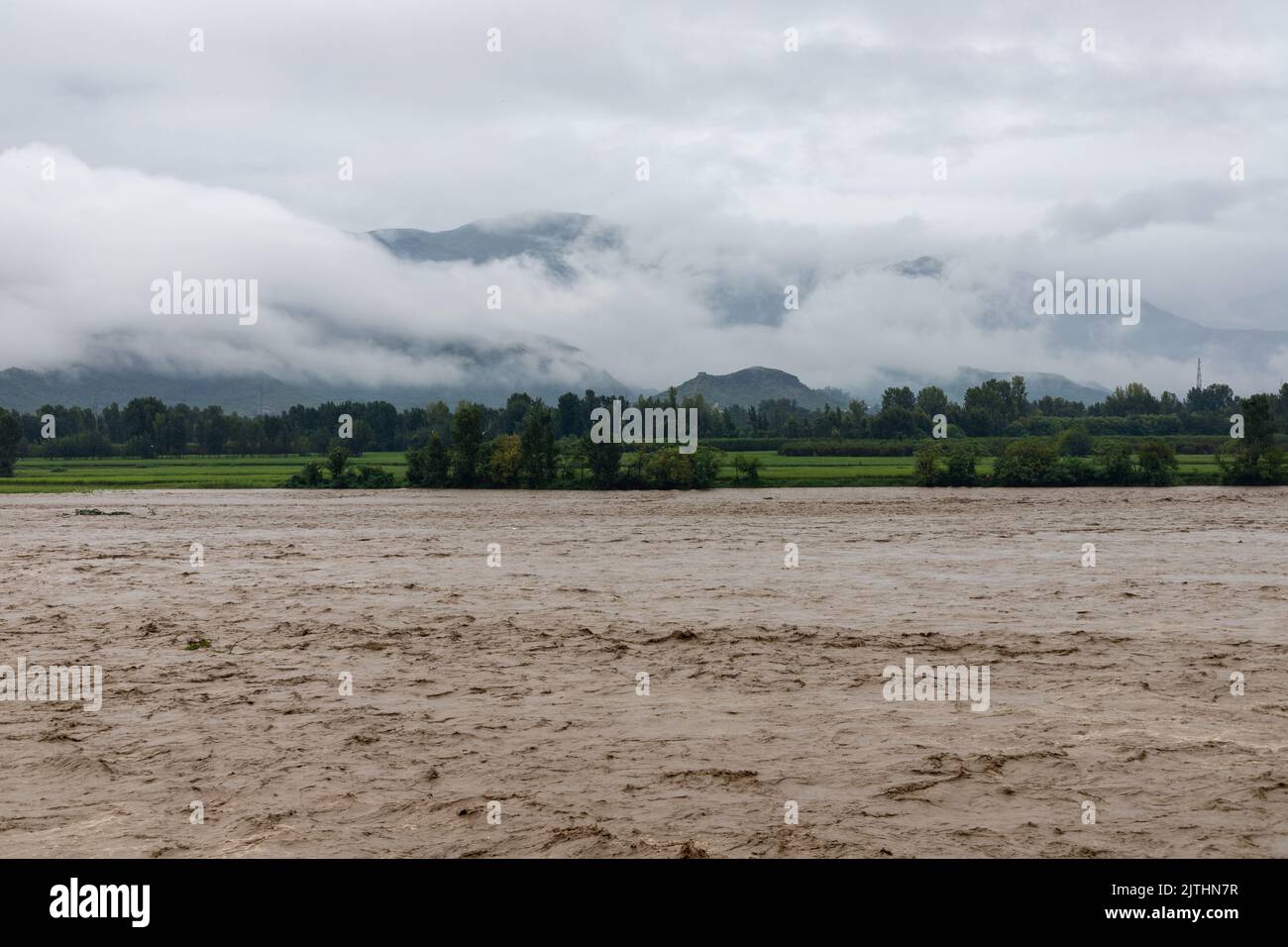 Hochwasser im swatFluss nach heftigen Regenfällen im swatTal, Khyber