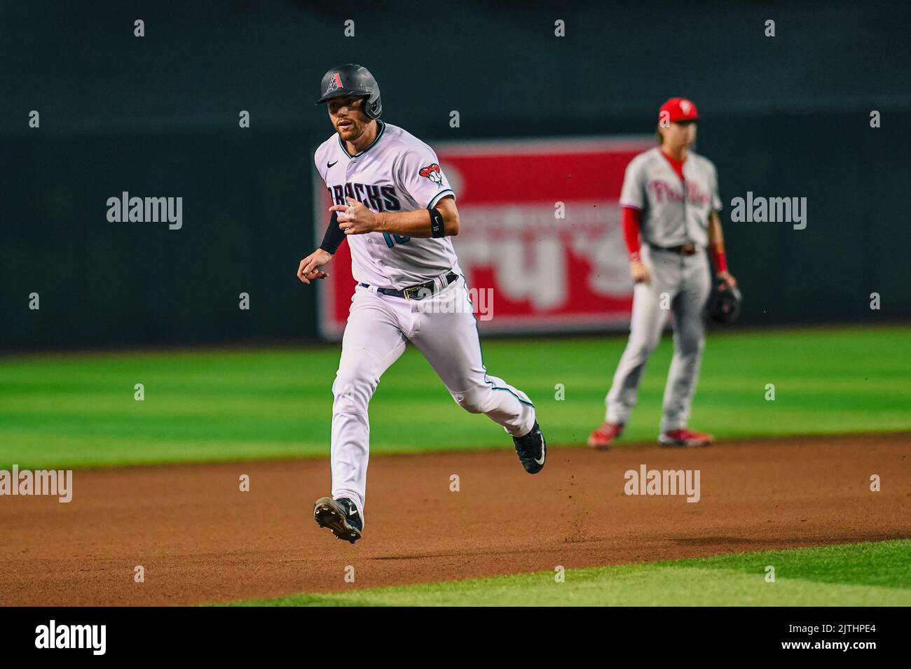 Arizona Diamondbacks Catcher Carson Kelly (18) joggt im vierten Inning eines MLB-Baseballspiels gegen die Philadelphia Phillies on in die dritte Basis Stockfoto