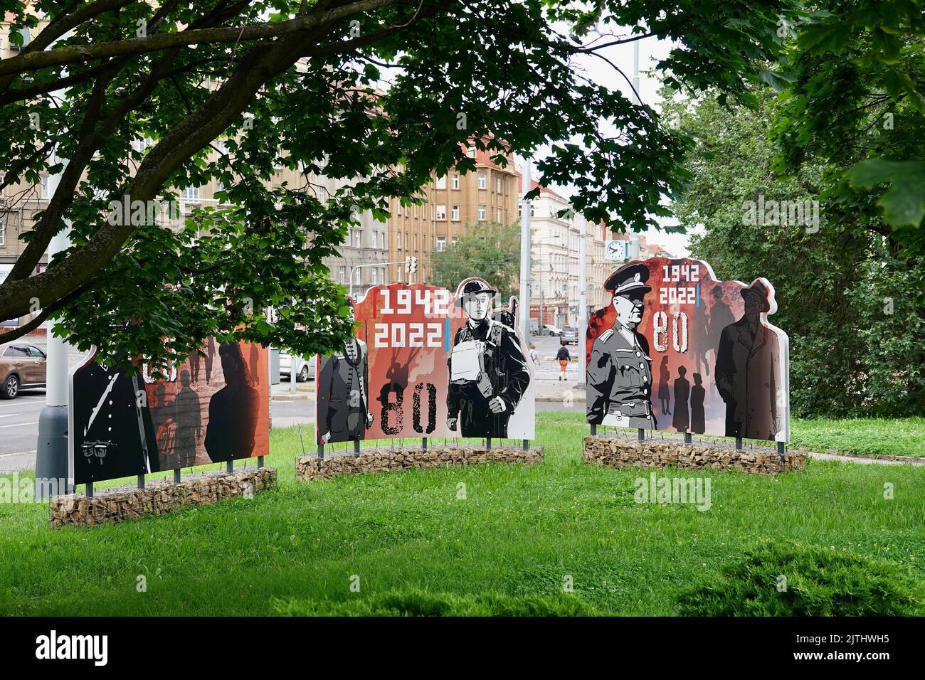 Prag, Tschechische Republik - 13 2022. Juli: Gedenken an den Jahrestag der Operation Anthropoid in Prag, Zizkov an der Kreuzung Na Ohrade. Stockfoto