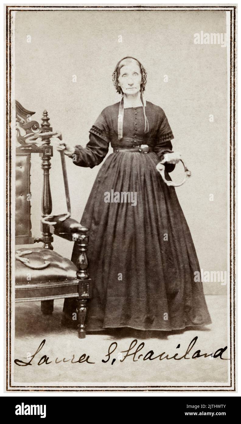 Laura Smith Haviland (1808-1898), amerikanische Abolitionistin, Frauenrechtlerin und Sozialreformerin. Sie war Quäkerin und eine wichtige Figur in der Geschichte der Untergrundbahn, Porträtaufnahme um 1864 Stockfoto