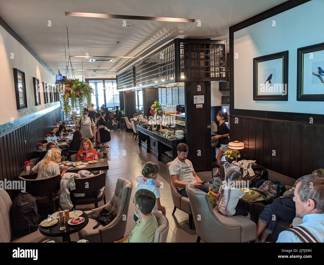 Speisen und Getränke in der Business Lounge am Flughafen Bangkok Suvarnabhumi, Thailand Stockfoto