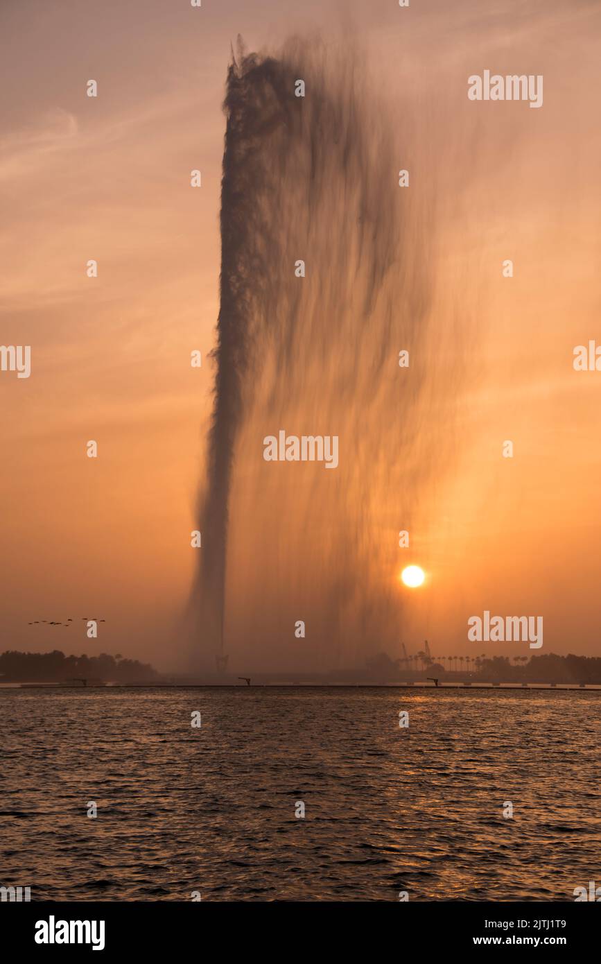 König Fahds Brunnen bei Sonnenuntergang Corniche Park Jeddah Saudi-Arabien Stockfoto