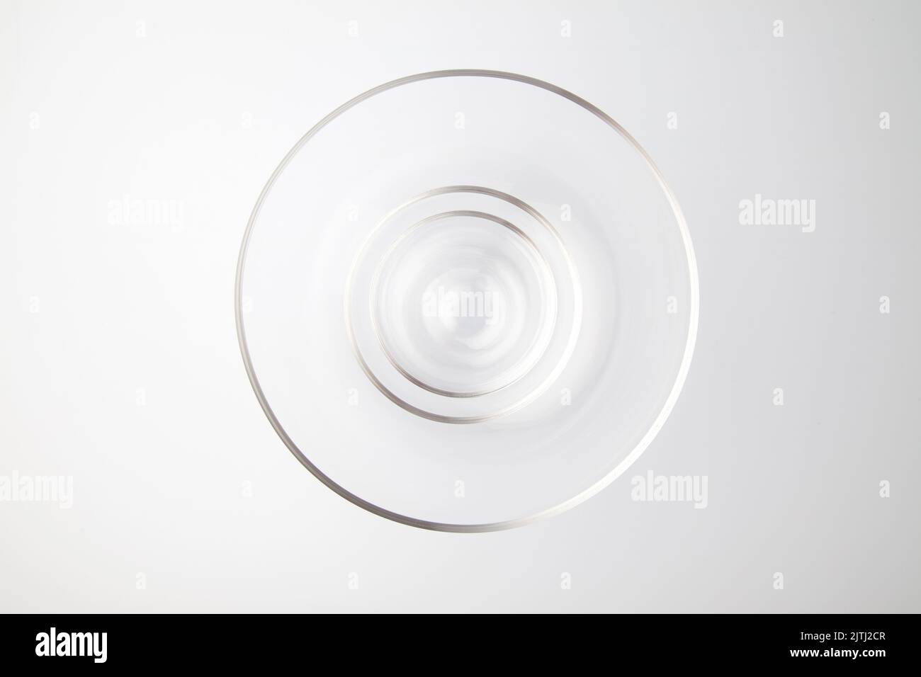 Gestapelt 3 Glasschalen isoliert auf weißem Hintergrund Stockfoto