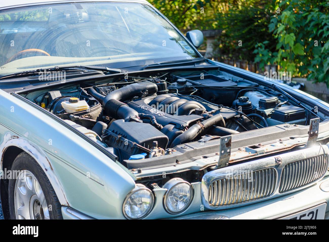 4,0L V8-Motor eines Jaguar XJR aus dem Jahr 1997 Stockfoto