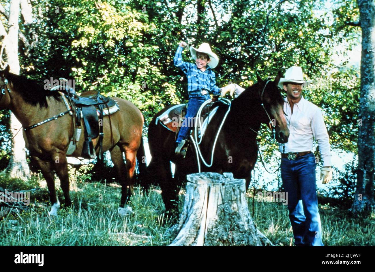 Dallas, Fernsehserie, USA 1978 - 1991, Darsteller: Omri Katz (auf dem Pferd), Patrick Duffy Stockfoto