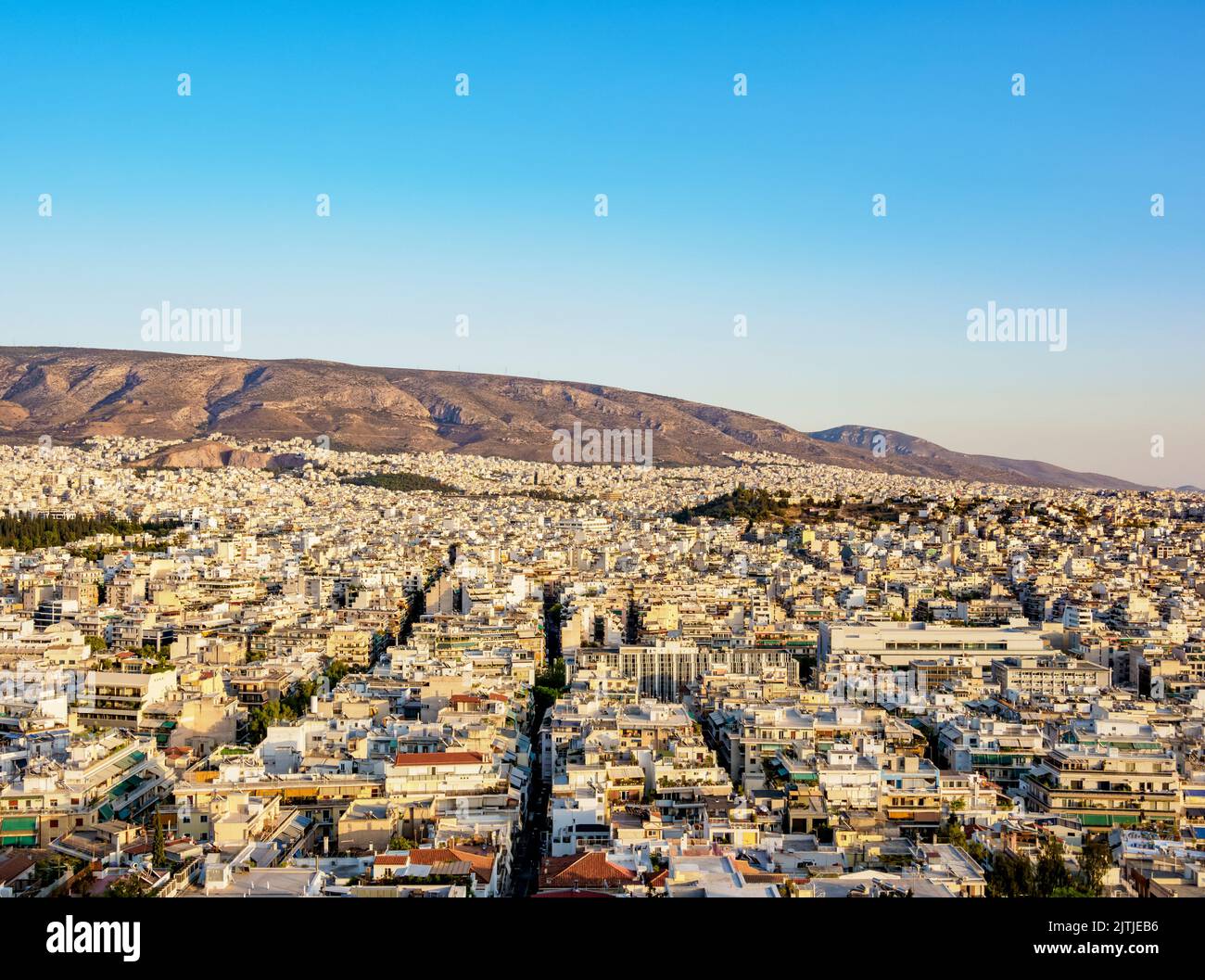 Stadtbild vom Areopagus-Hügel aus gesehen, Athen, Attika, Griechenland Stockfoto