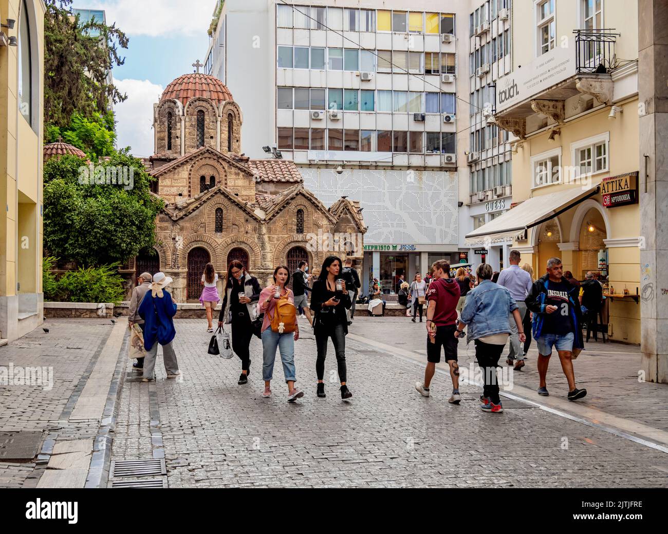 Blick auf die Heilige Kirche der Darstellung der Jungfrau Maria, Panagia Kapnikarea, Ermou Straße, Athen, Attika, Griechenland Stockfoto