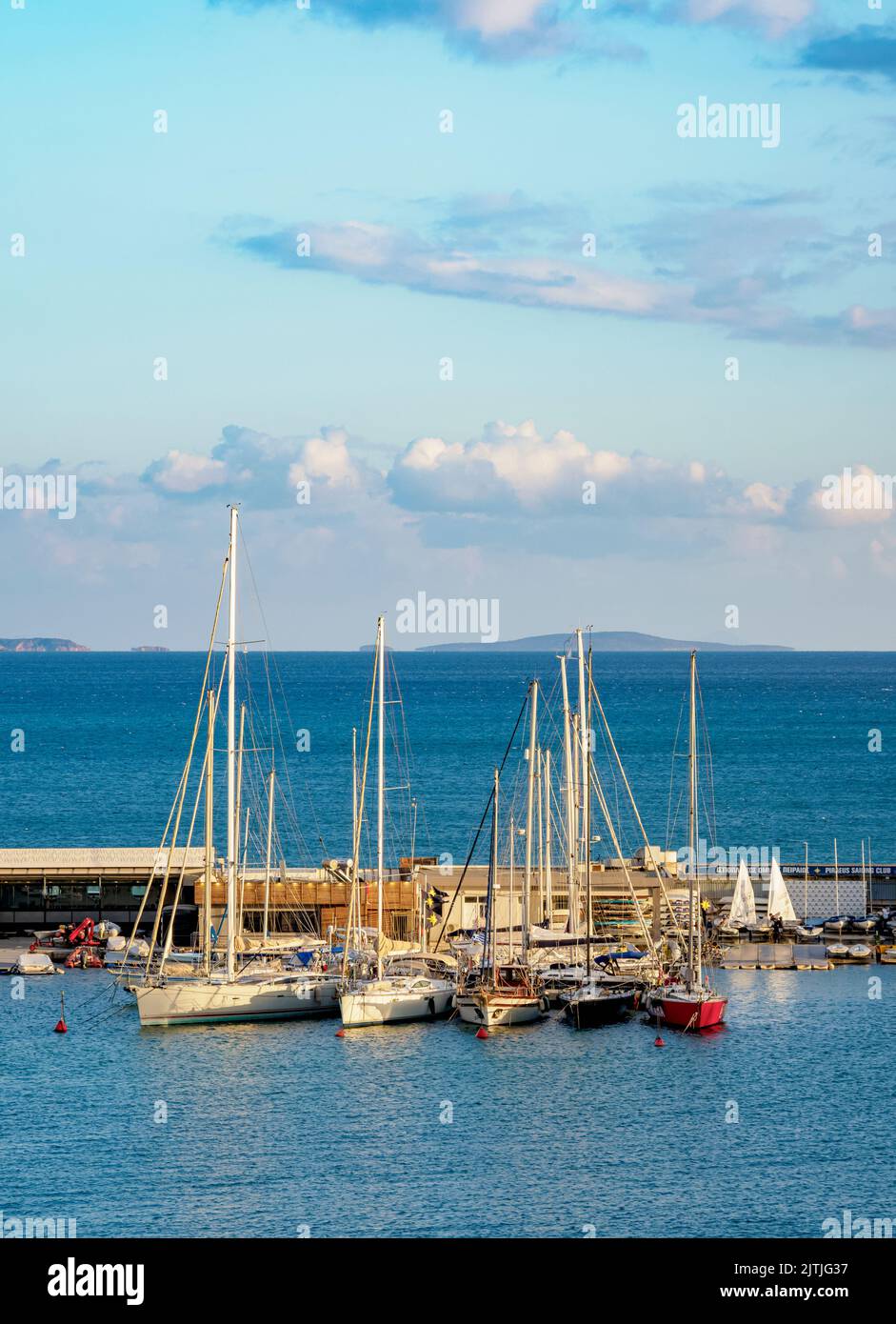 Mikrolimano Marina bei Sonnenuntergang, Piräus, Attica, Griechenland Stockfoto