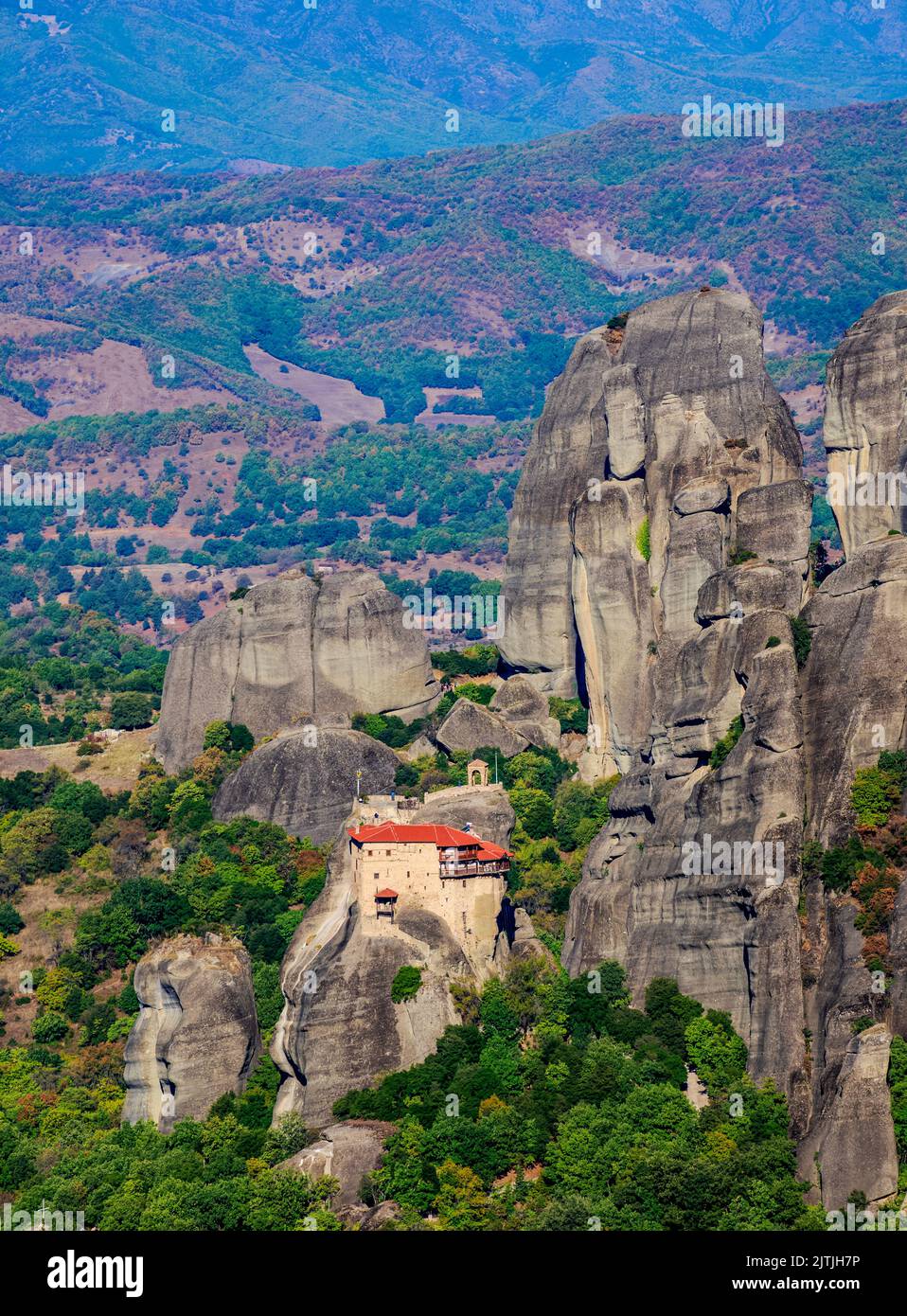 Kloster des Heiligen Nikolaus Anapafsas, erhöhte Ansicht, Meteora, Thessalien, Griechenland Stockfoto