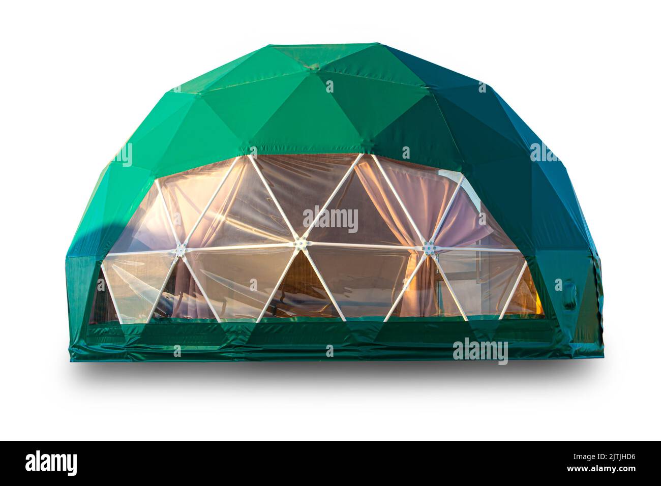 Das Green Geo-Dome Zelt, Glamping isoliert auf weißem Hintergrund Stockfoto