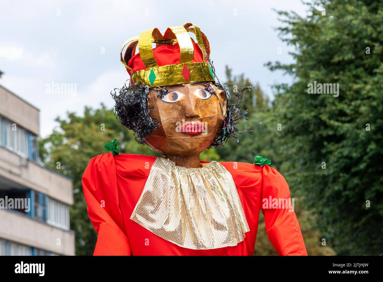Notting Hill Carnival Grand Parade, am 2022. August an den Feiertagen in London, Großbritannien. Baque de AX große Figur Stockfoto