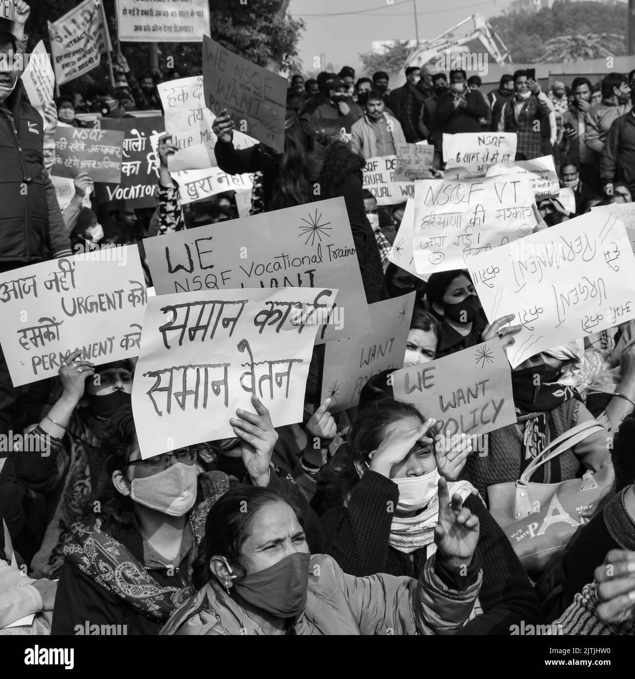 Delhi, Indien Dezember 25 2021 : Delhi Vertragsgastlehrer mit Plakaten, Fahnen und Graffiti protestiert gegen Delhi AAP Regierung für die Herstellung Stockfoto