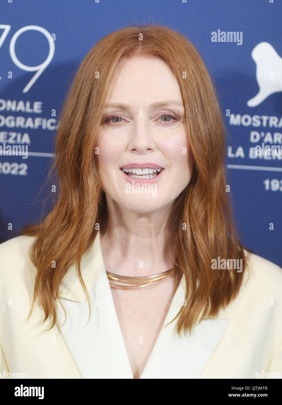 Venedig, Italien. 31. August 2022. Die amerikanische Schauspielerin Julianne Moore nimmt am Mittwoch, den 31. August 2022, an der Fotokonferenz der Jury beim Filmfestival Venedig 79. in Italien Teil. Foto von Rune Hellestad/ Credit: UPI/Alamy Live News Stockfoto