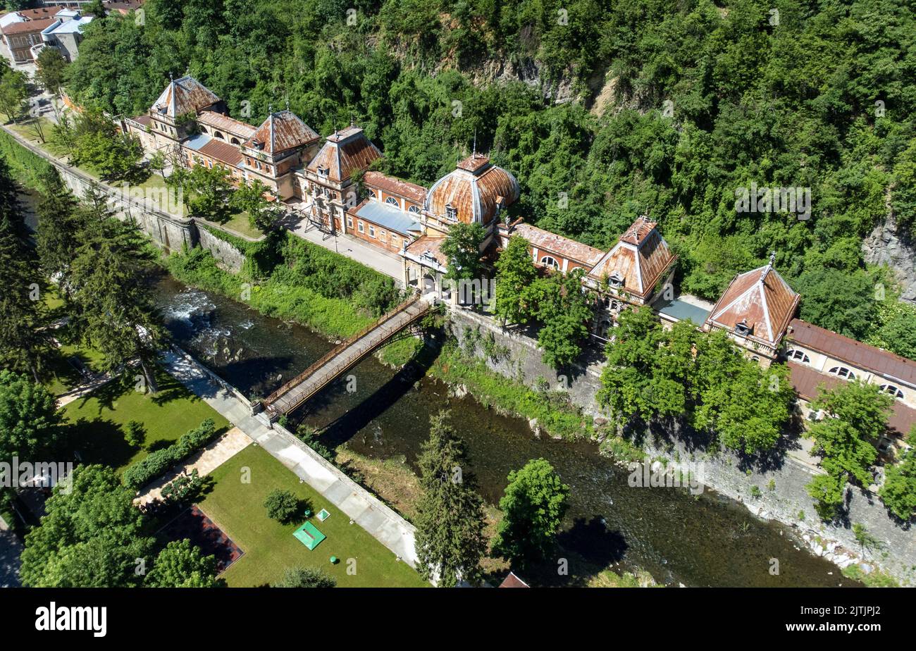 Neptun-Kaiserbäder aus Baile Herculane, Rumänien - Historische Gebäude aus der österreichisch-ungarischen Kaiserzeit Stockfoto