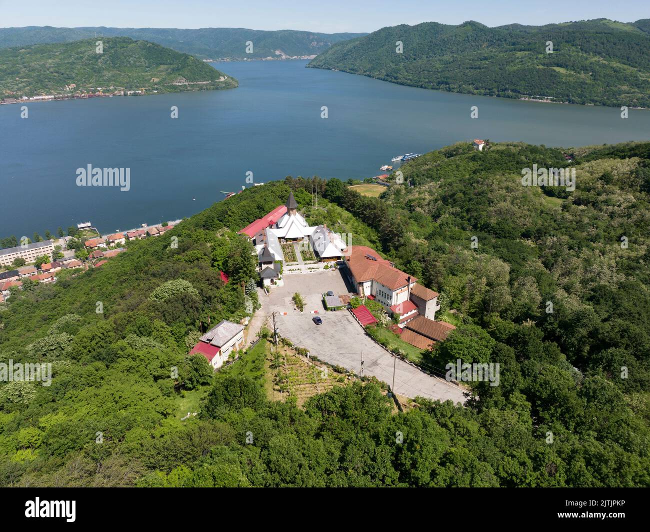 Kloster St. Ana von Orsova, Rumänien - spektakuläre Aussicht auf die Donau Stockfoto