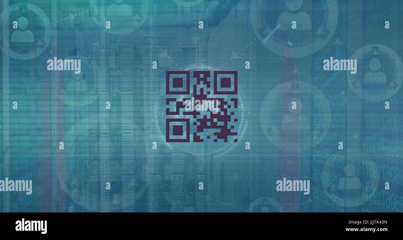 Bild des qr-Codes und des Scanners, der Daten über ein Netzwerk von Personensymbolen verarbeitet Stockfoto