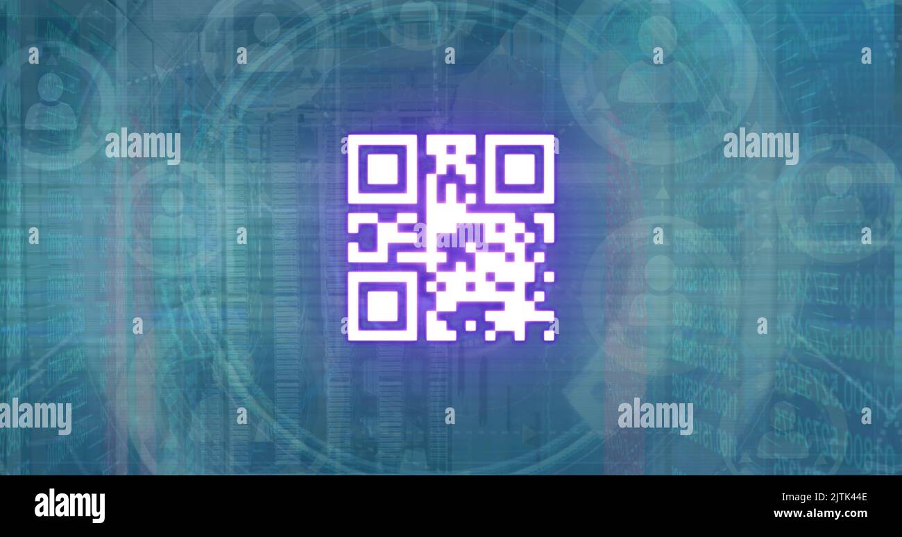 Bild des qr-Codes und des Scanners, der Daten über ein Netzwerk von Personensymbolen verarbeitet Stockfoto