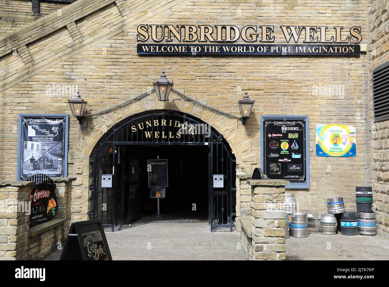 Sunbridge Wells, ein Labyrinth aus Tunneln in der Nähe des City Parks mit eigenwilligen und unabhängigen Einzelhändlern und lebhaften Bars, in Bradford, West Yorkshire, Großbritannien Stockfoto