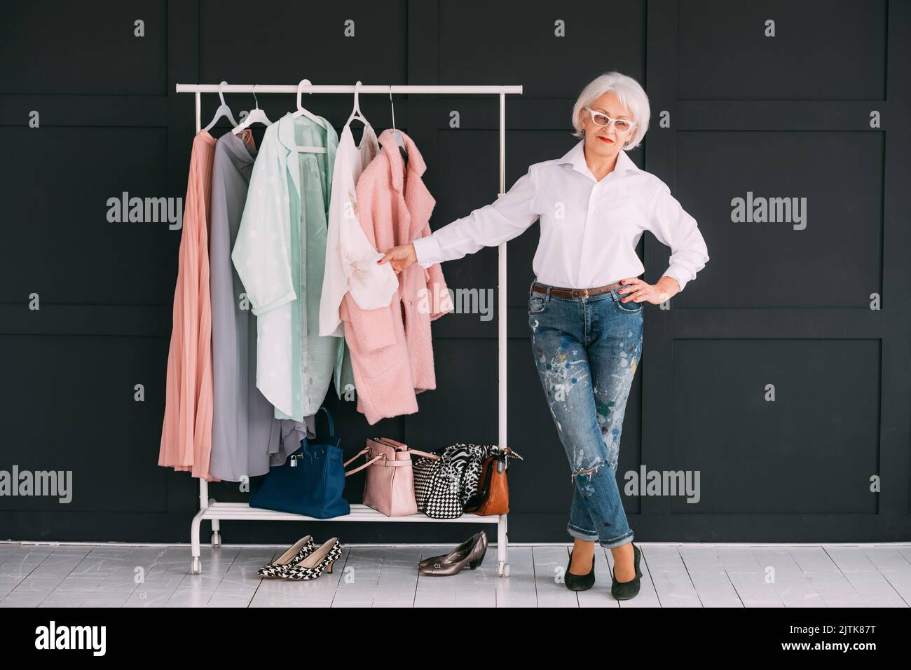 Senior Lifestyle Mode Kleidung Shopping Dame Stockfoto