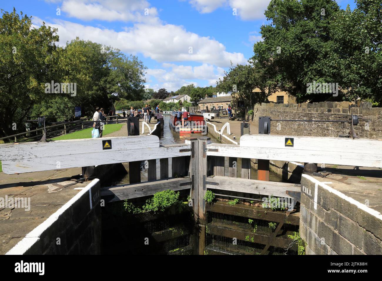 Bingley 5-Rise Staircase Locks, eines der sieben Wunder der Wasserstraßen am Leeds Liverpool Canal in der Nähe von Bradford, West Yorkshire, Großbritannien Stockfoto