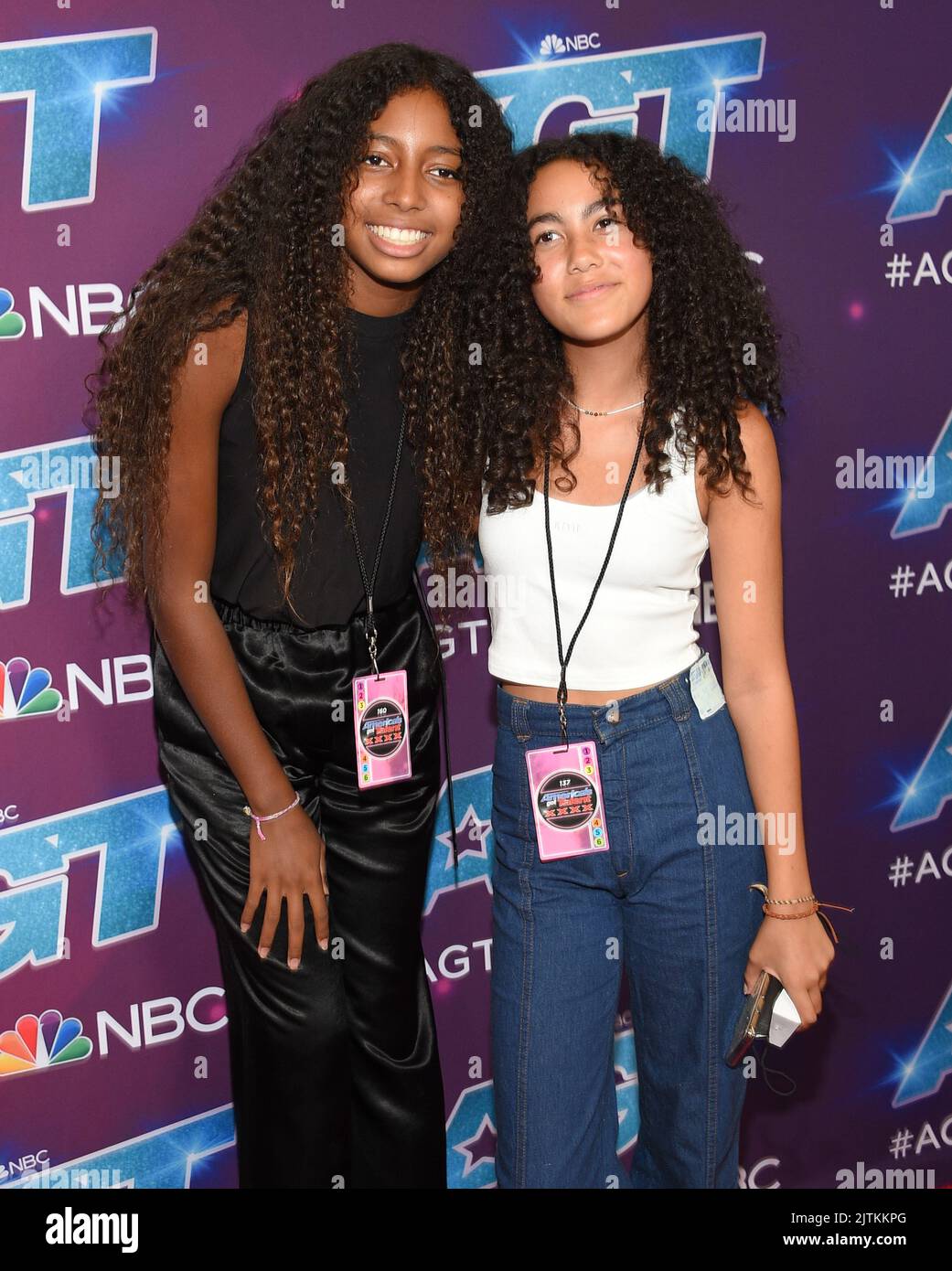 Stella Luna Pompeo Ivery und Lou Sulola Samuel kommen zur „America's Got Talent“-Saison 17 2022 am 16. August 9 in der Live-Show Red Carpet im Sheraton Hotel in Pasadena, CA, an. © OConnor / AFF-USA.com Stockfoto
