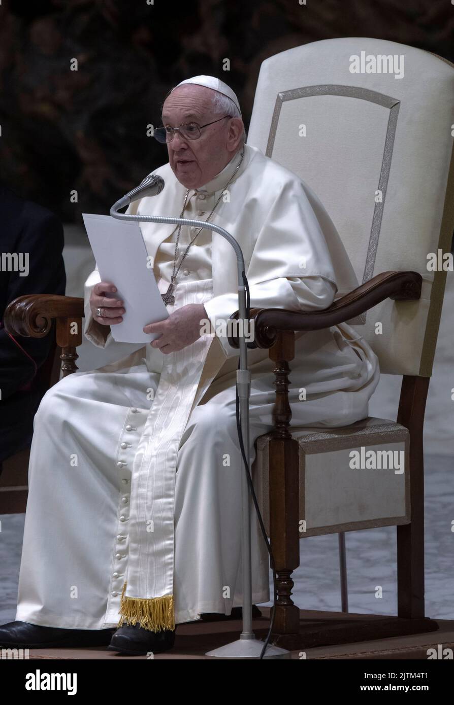 Vatikanstadt, Vatikan, 31. August 2022. Papst Franziskus spricht während seiner wöchentlichen Generalaudienz in der Aula Paul VI. Quelle: Maria Grazia Picciarella/Alamy Live News Stockfoto