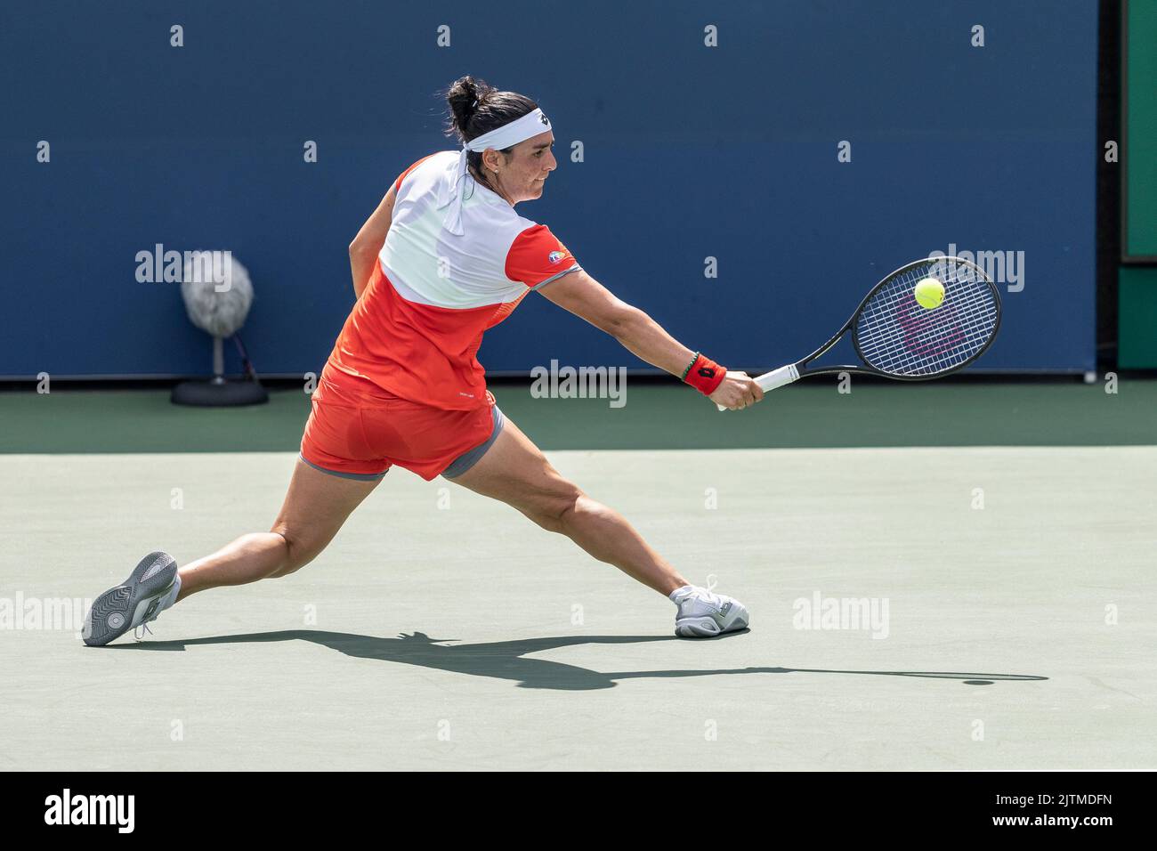 New York, USA. 31. August 2019. Ons Jabeur aus Tunesien kehrt am 31. August 2022 beim Spiel der US Open Championships 2. gegen Elizabeth Mandlik aus den USA im Billie Jean King National Tennis Center in New York zurück. Jabeur gewann in geraden Sätzen. (Foto von Lev Radin/Sipa USA) Quelle: SIPA USA/Alamy Live News Stockfoto