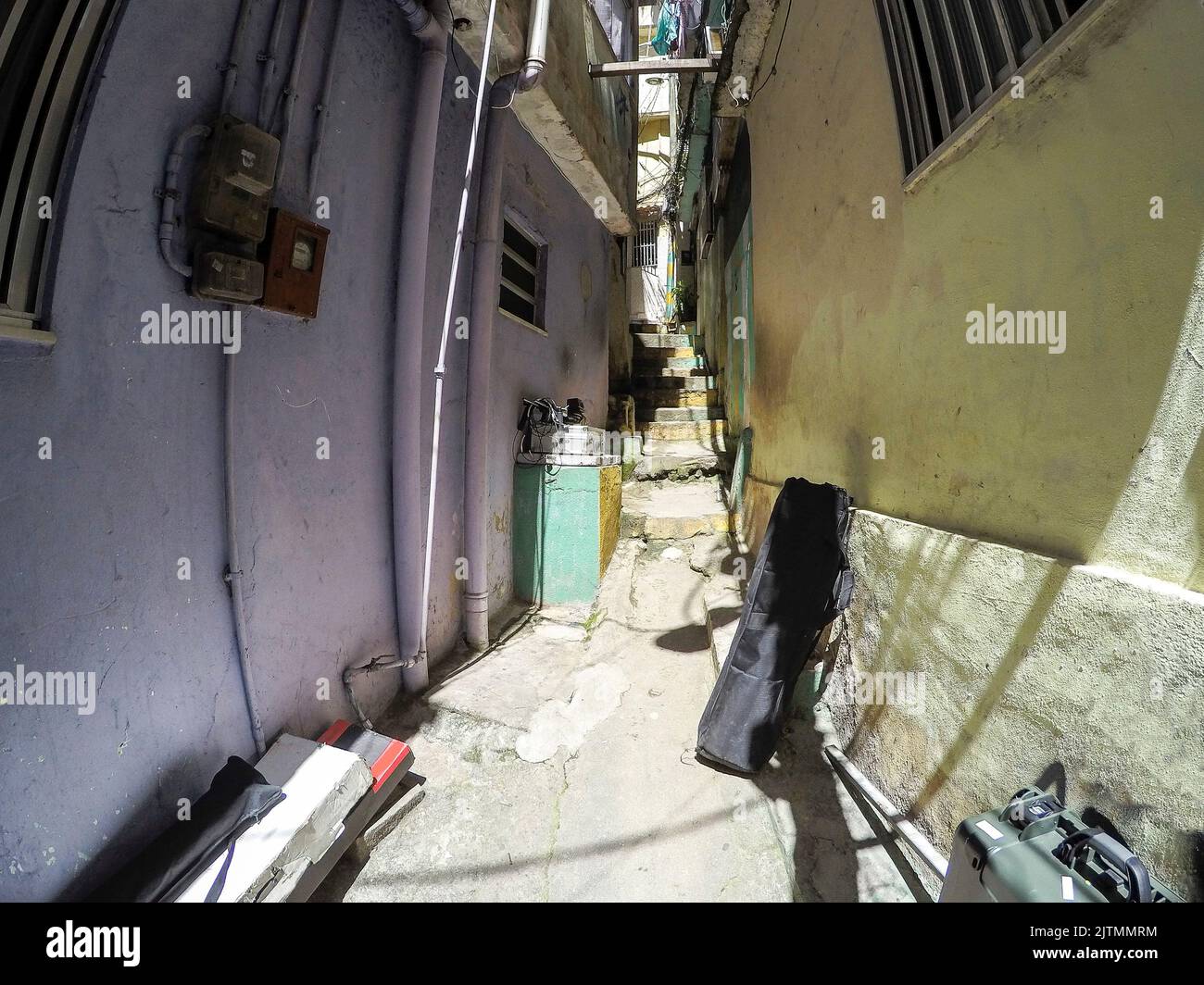 Kleine Gasse in der gemeinde vidigal in rio de janeiro, Brasilien. Stockfoto