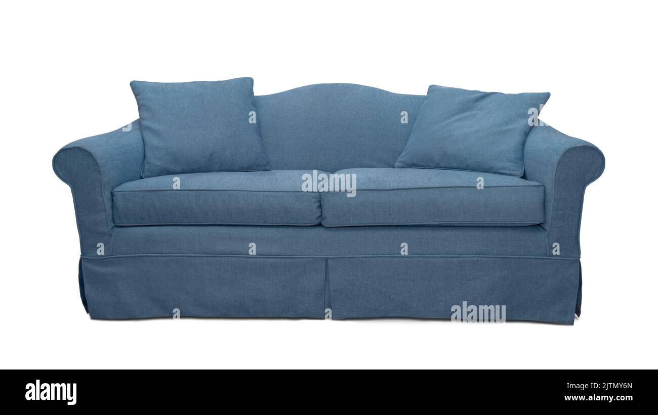 Marineblaues Sofa mit zwei Kissen isoliert auf weißem Hintergrund. Dunkelblaue Couch im klassischen Stil mit Polsterbezug Stockfoto