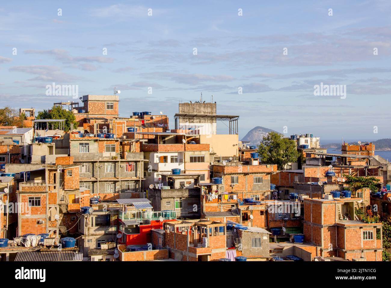 Favela do cantagalo im Viertel ipanema in Rio de Janeiro, Brasilien - 28. Juni 2016: Häuser in der Favela do cantagalo in Rio de Janeiro. Stockfoto