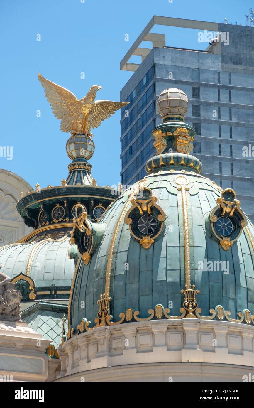 Details der Fassade des Stadttheaters in Rio de Janeiro, Brasilien - 27. November 2020: Gold Details der Fassade des Stadttheaters in d Stockfoto