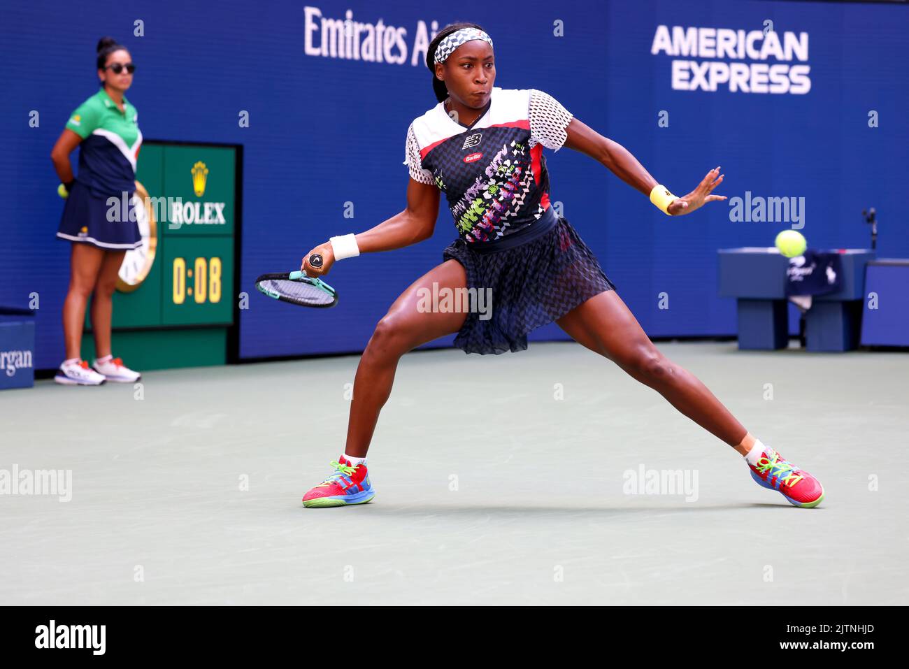 US-ÖFFNUNGSZEITEN - TAG 2, Flushing Meadows, New York, USA. 30. August 2022. Coco Gauff aus den Vereinigten Staaten bei ihrem zweiten Spiel gegen Elena Gabriela Ruse aus Rumänien Credit: Adam Stoltman/Alamy Live News Stockfoto