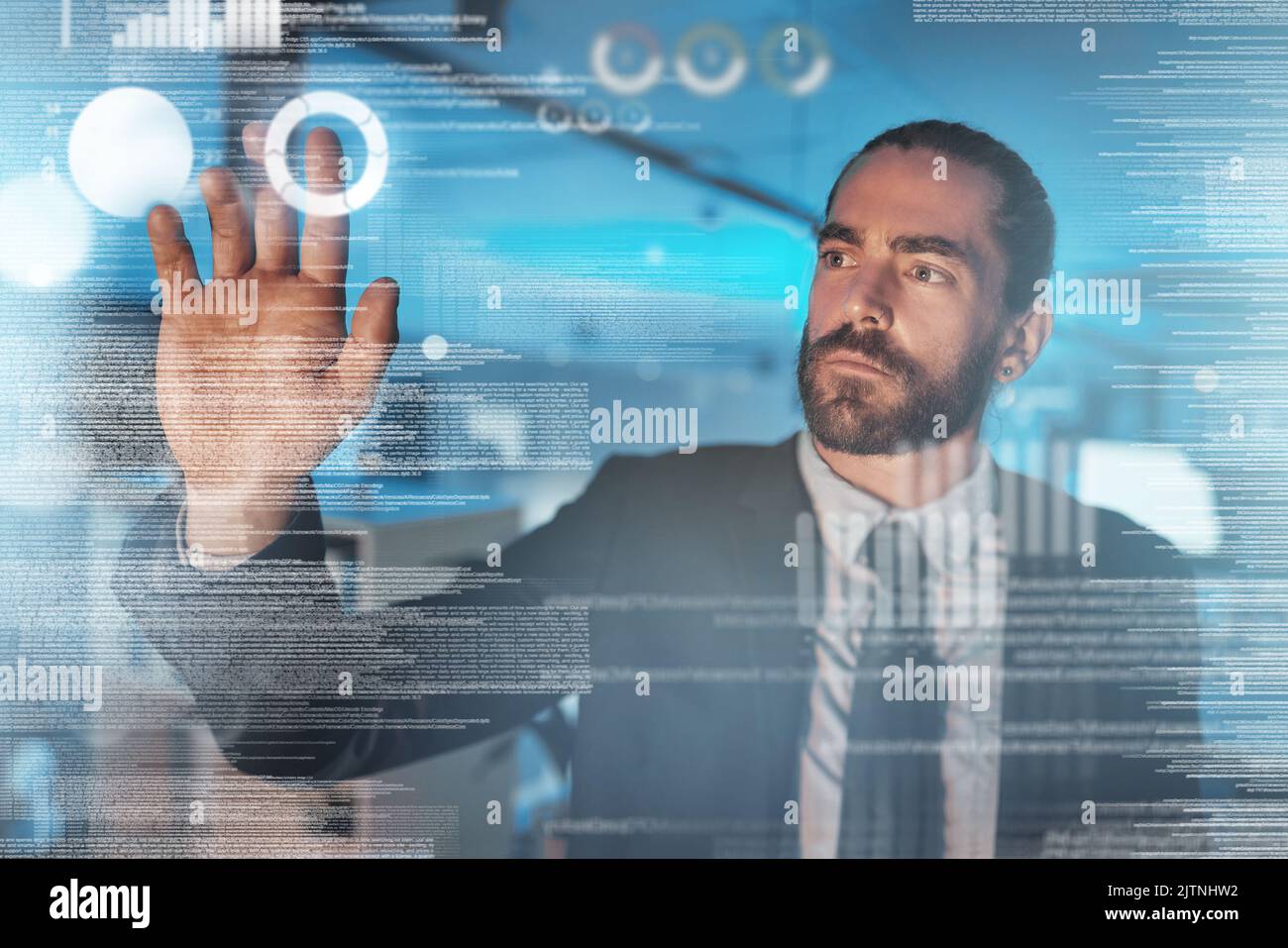 Entwicklung von Web-Entwicklung, ux-Support und Cybersecurity-Software eines IT-Technikers. 3D Hologramm von Cyber-Sicherheit Bildschirm Daten mit einem erp-Experten Stockfoto